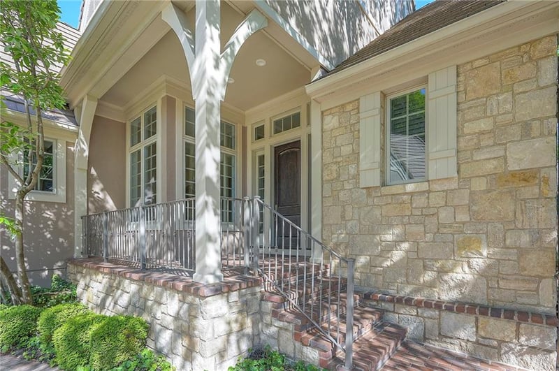 11352 El Monte Ct, Leawood, KS 66211
