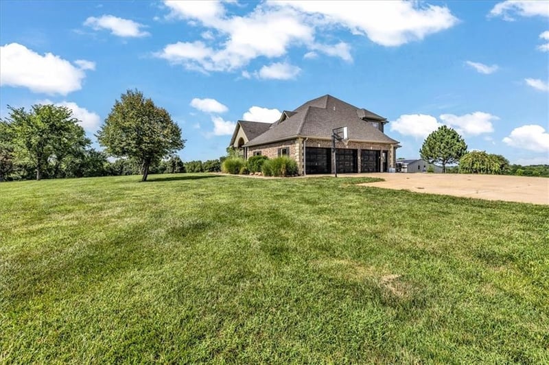 4825 123rd St, Kansas City, KS 66109