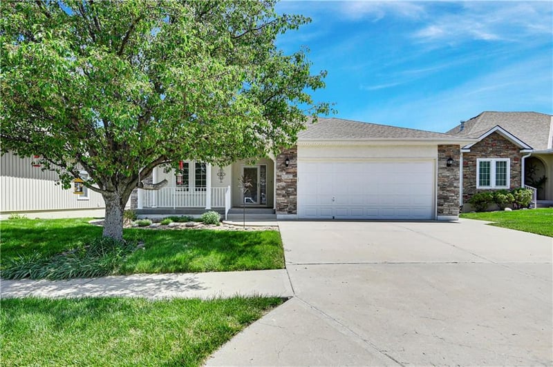 4641 Soldier Dr, Lee's Summit, MO 64082