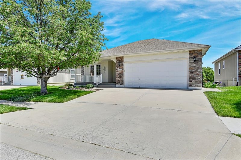 4641 Soldier Dr, Lee's Summit, MO 64082