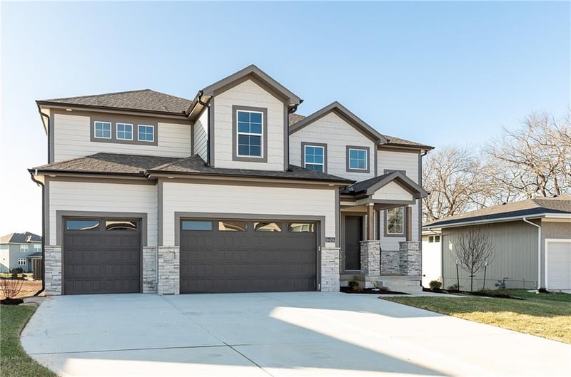 18456 Pawnee Ln, Overland Park, KS 66085