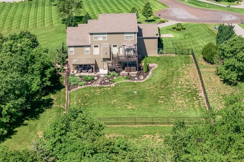 17530 254th St, Tonganoxie, KS 66086