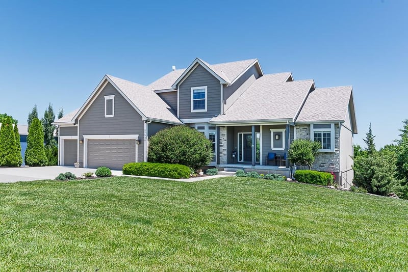 17530 254th St, Tonganoxie, KS 66086