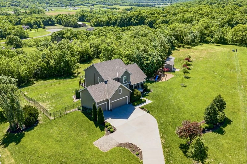 17530 254th St, Tonganoxie, KS 66086