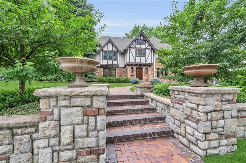 600 W 50th St, Kansas City, MO 64112