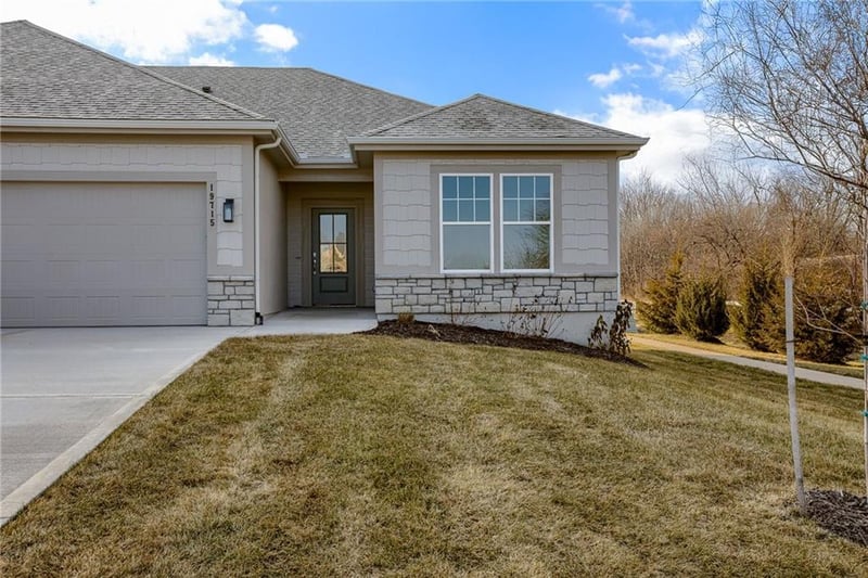 19715 196th St, Spring Hill, KS 66083