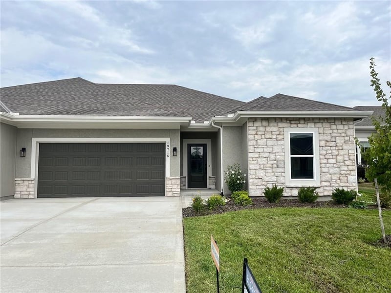 19716 196th St, Spring Hill, KS 66083
