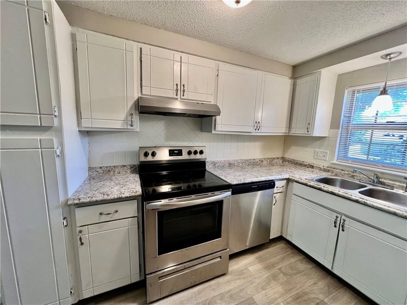 11914 59th Ter, Kansas City, MO 64133