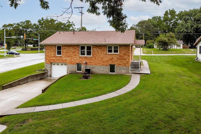 911 Limit St, Leavenworth, KS 66048
