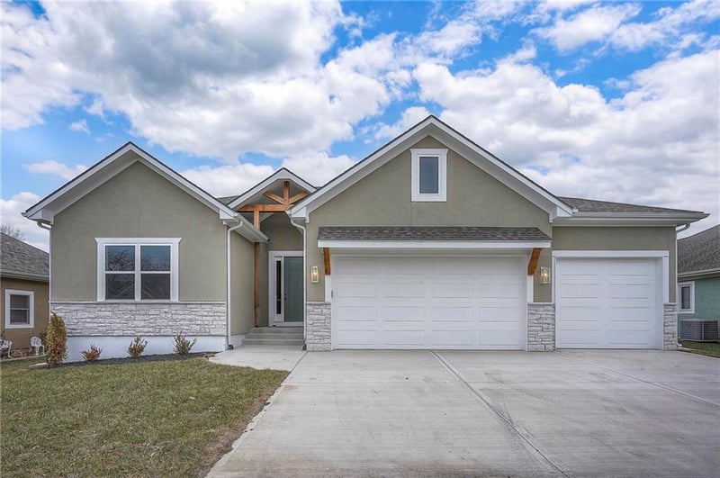 22609 Cole Ct, Peculiar, MO 64078