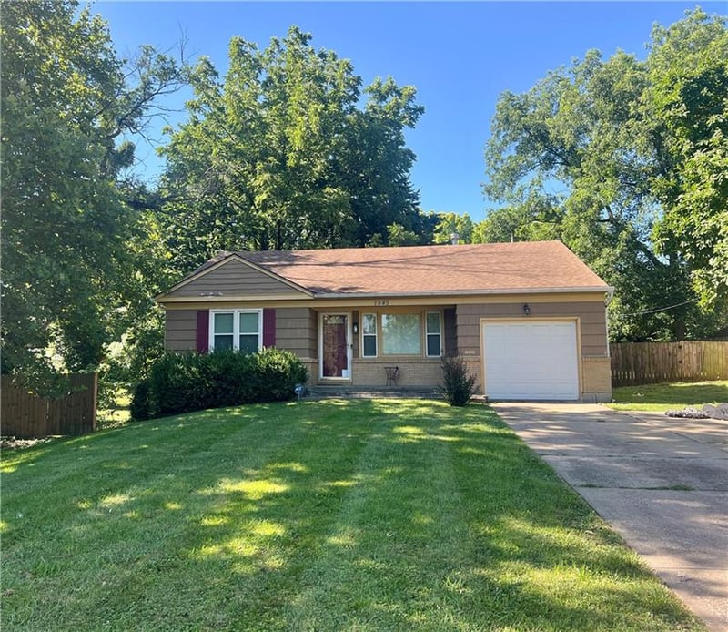 1445 77 St, Kansas City, MO 64131