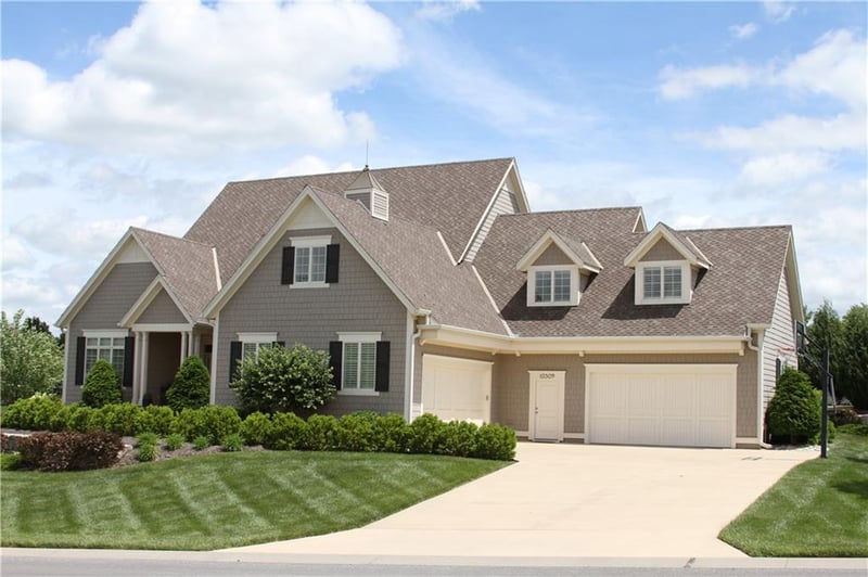 10309 S Oakcrest Ln, Olathe, KS 66061