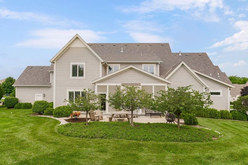 10309 S Oakcrest Ln, Olathe, KS 66061