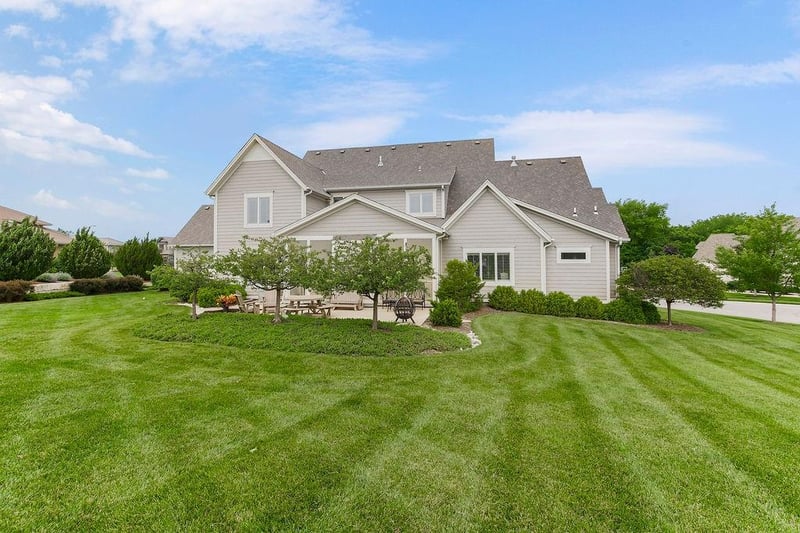 10309 S Oakcrest Ln, Olathe, KS 66061