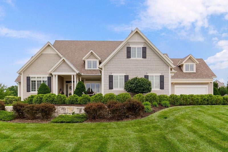 10309 S Oakcrest Ln, Olathe, KS 66061