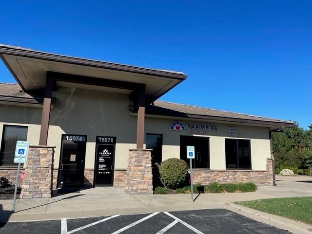 15070 Antioch Rd, Overland Park, KS 66221