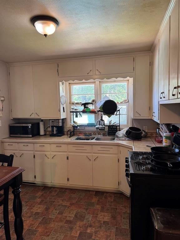 210 W Walnut St, Girard, KS 66743