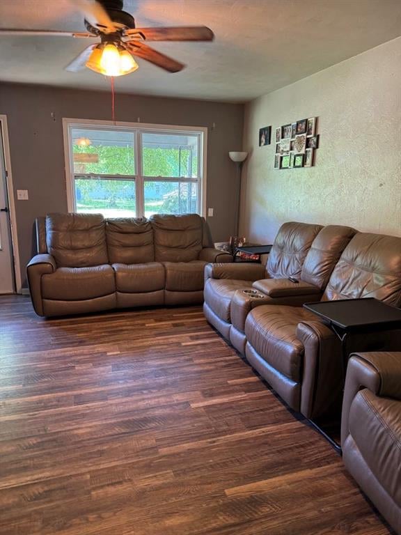 210 W Walnut St, Girard, KS 66743