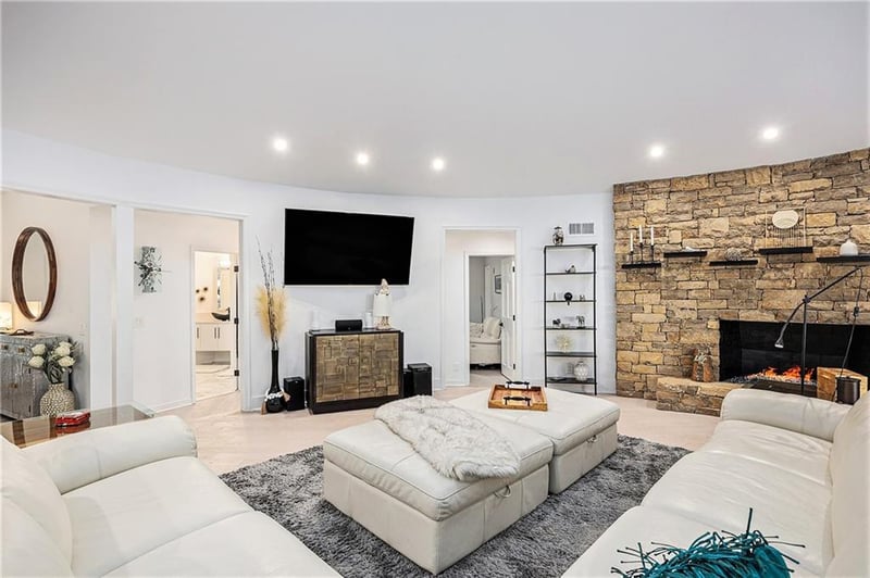 8201 W 100th Ter, Overland Park, KS 66212