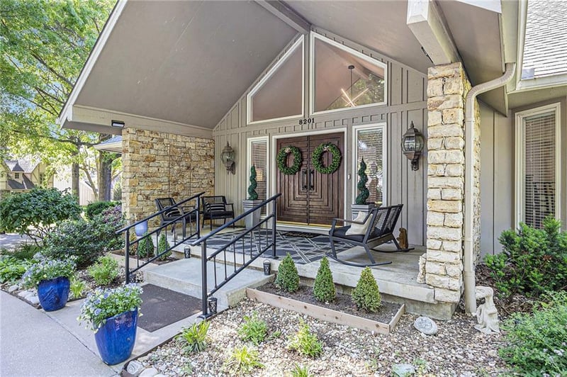 8201 W 100th Ter, Overland Park, KS 66212