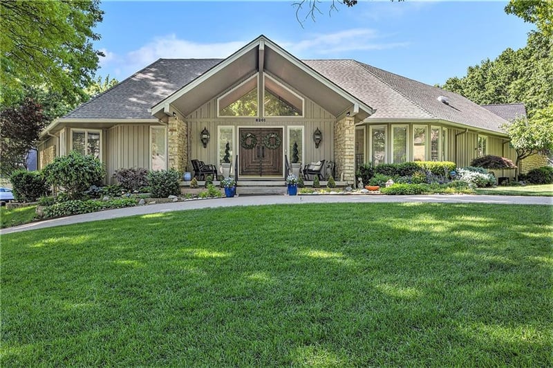 8201 W 100th Ter, Overland Park, KS 66212