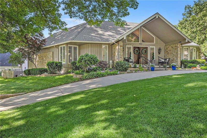 8201 W 100th Ter, Overland Park, KS 66212