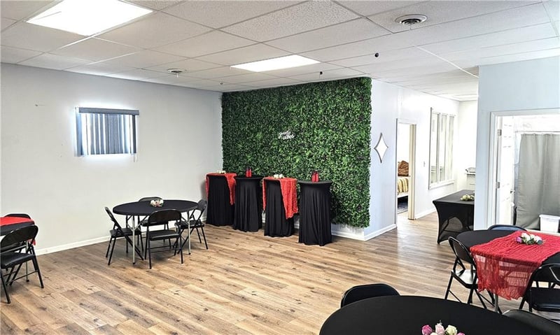 1230 Woodswether Rd, Kansas City, MO 64105