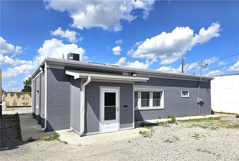 1230 Woodswether Rd, Kansas City, MO 64105