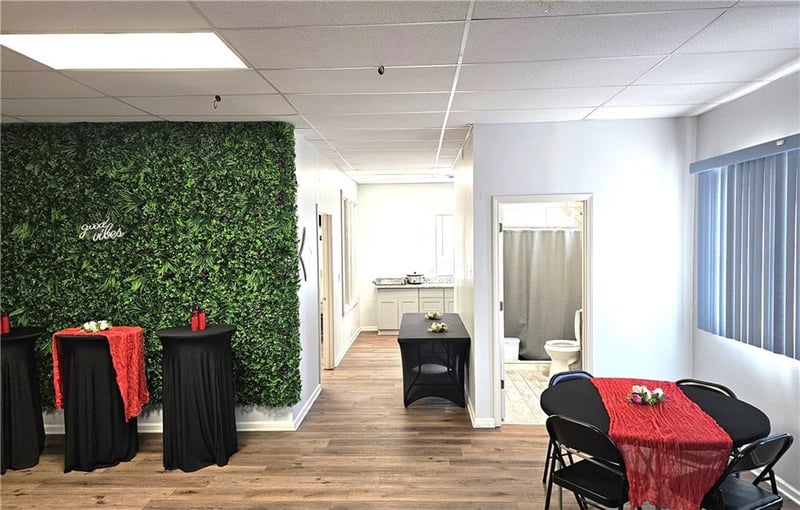 1230 Woodswether Rd, Kansas City, MO 64105