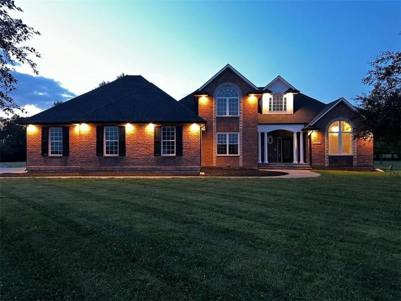 24704 Woodland Cir, Lee's Summit, MO 64086