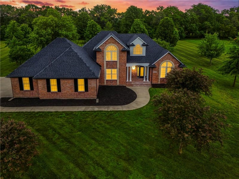 24704 Woodland Cir, Lee's Summit, MO 64086
