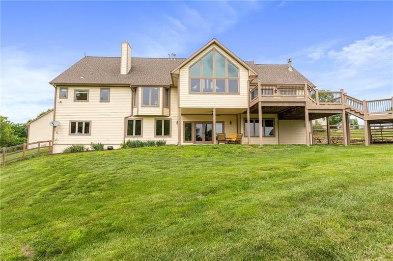 15405 161st St, Bonner Springs, KS 66012