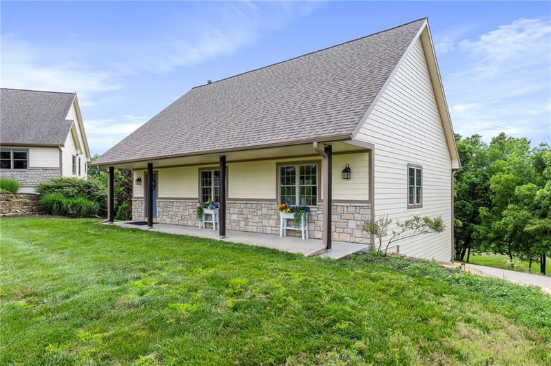 15405 161st St, Bonner Springs, KS 66012