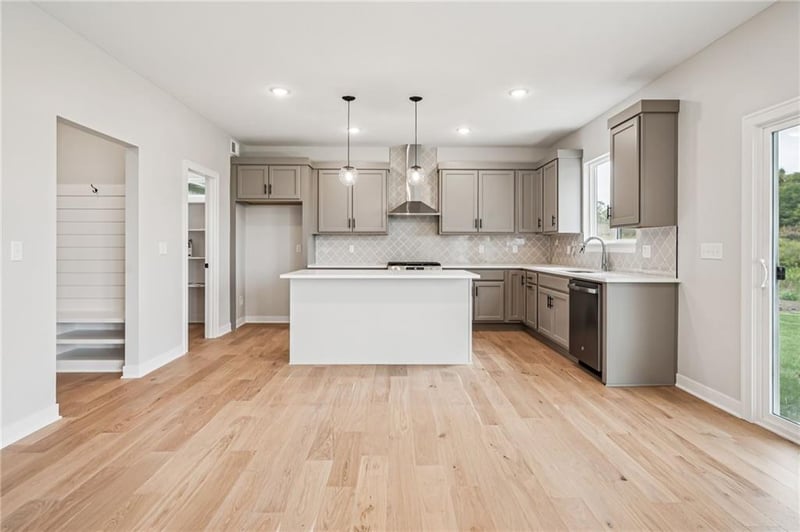 838 Reed Dr, Raymore, MO 64083