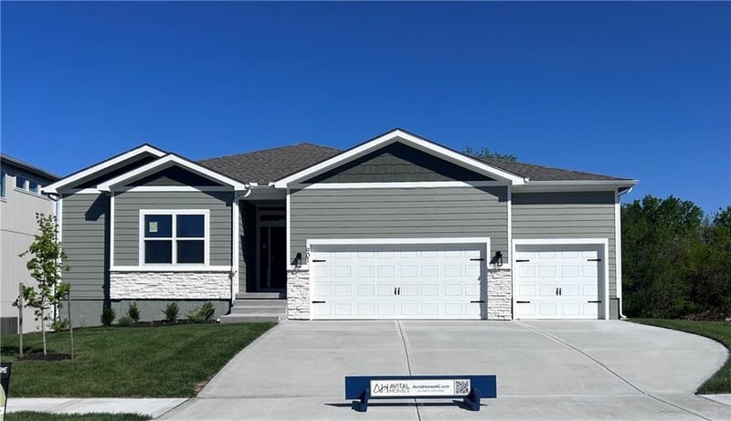 901 Reed Dr, Raymore, MO 64083