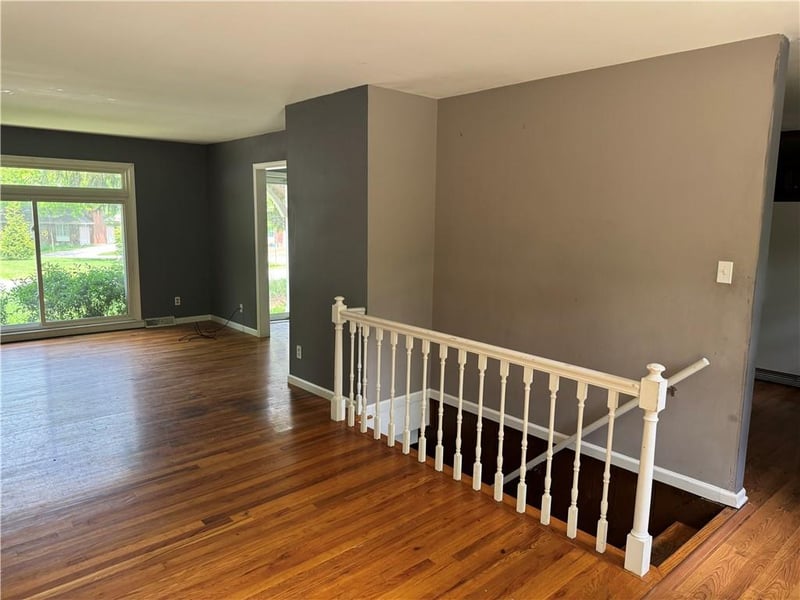 633 Leslie Dr, Independence, MO 64055