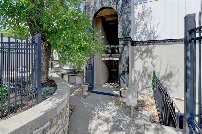 4157 Roanoke Rd #2, Kansas City, MO 64111