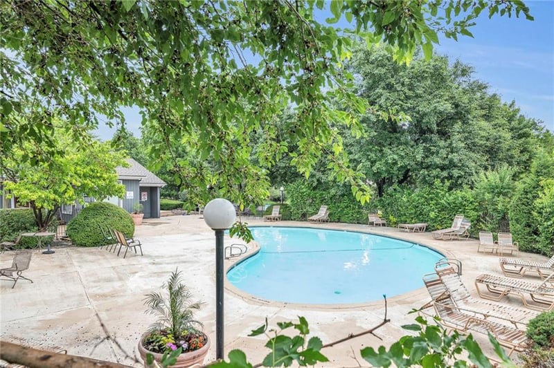 12786 110th Ter, Overland Park, KS 66210