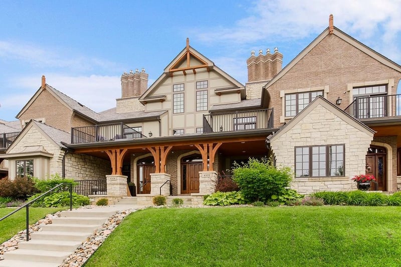 4502 Summit St, Kansas City, MO 64111