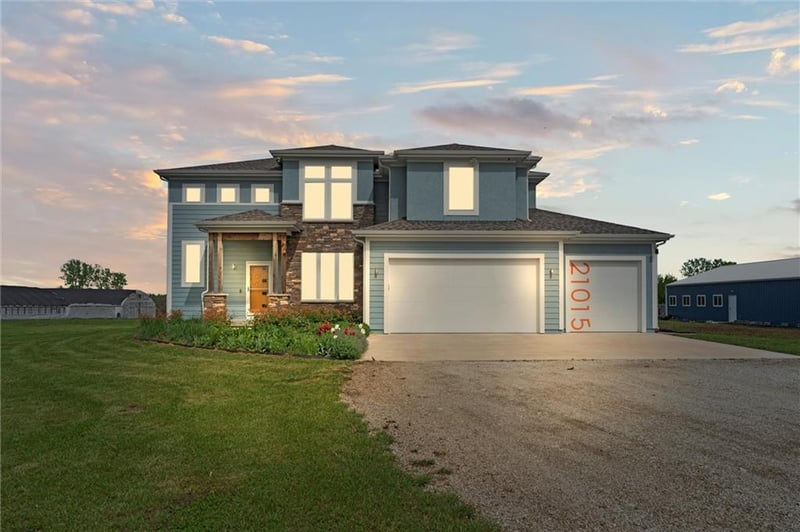 21015 S Moonlight Rd, Gardner, KS 66030