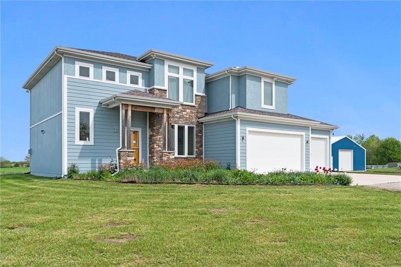 21015 S Moonlight Rd, Gardner, KS 66030