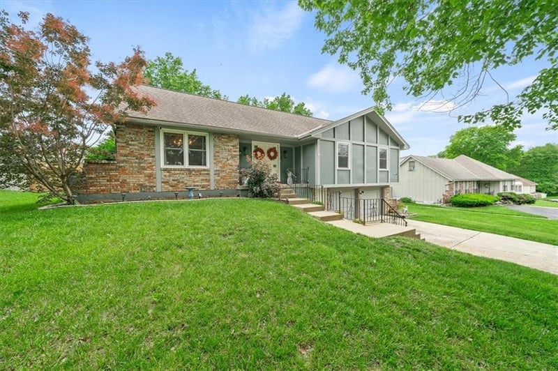 10207 E 96th St, Kansas City, MO 64134