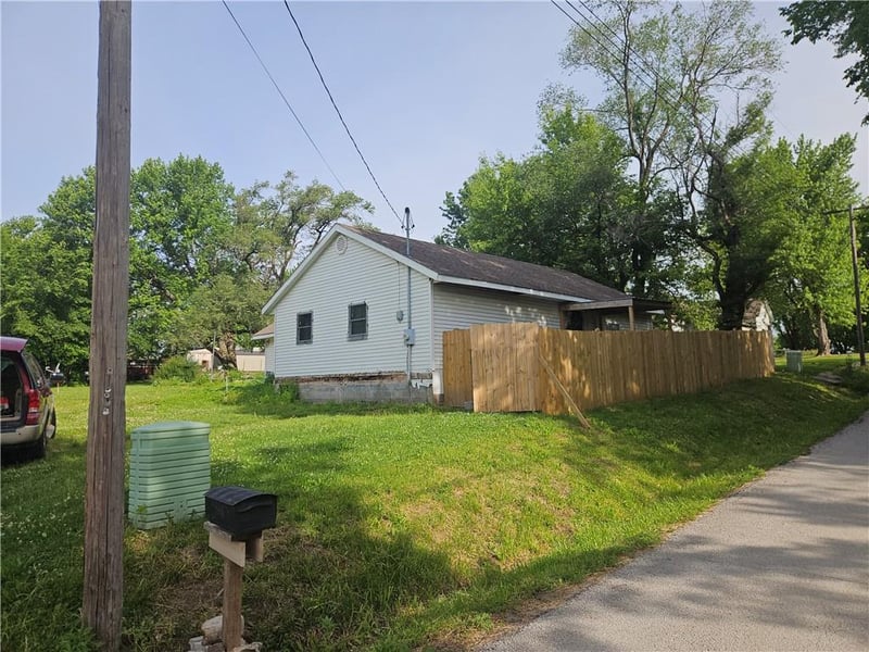 102 South St, Rayville, MO 64084