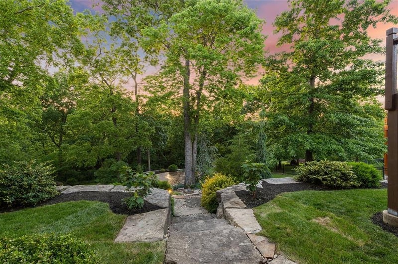 4424 NE Shadow Valley Cir, Lee's Summit, MO 64064