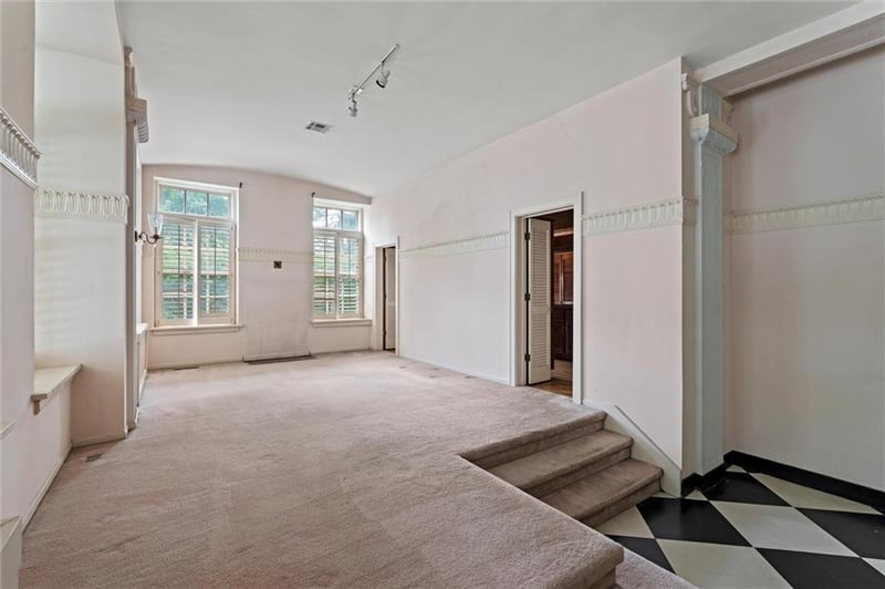 4618 Warwick St #1H, Kansas City, MO 64112