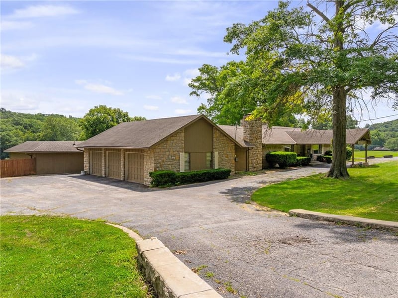 11300 Military Club Rd, Kansas City, MO 64138