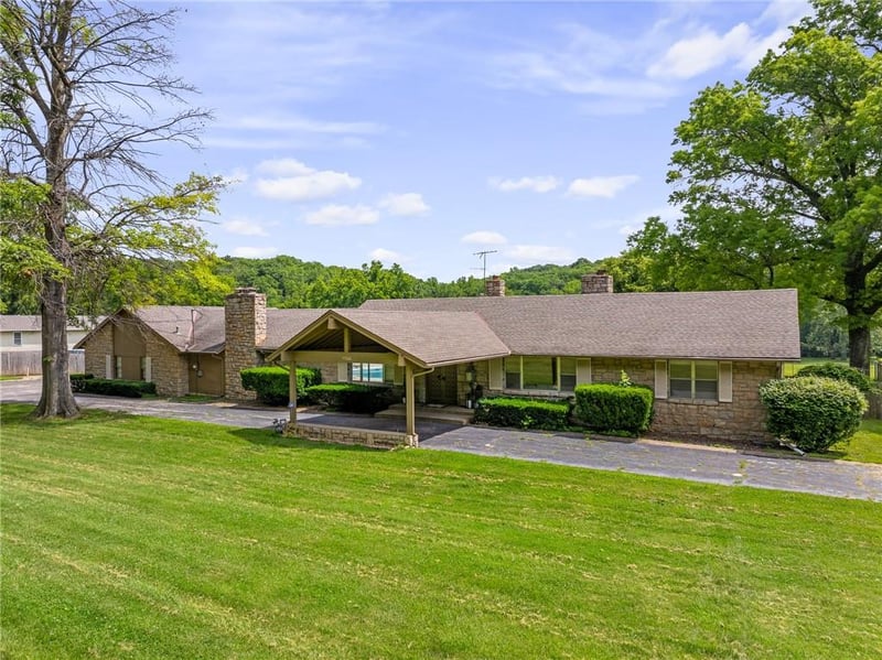 11300 Military Club Rd, Kansas City, MO 64138