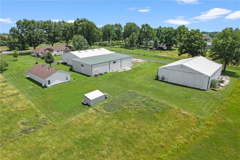 22617 155th St, Basehor, KS 66007