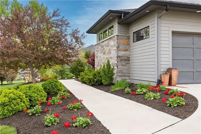 25075 W 105th Ter, Olathe, KS 66061