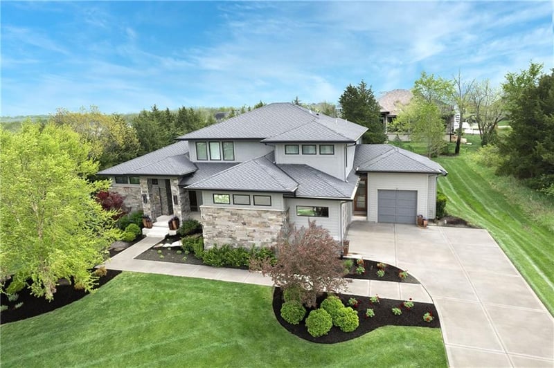 25075 W 105th Ter, Olathe, KS 66061
